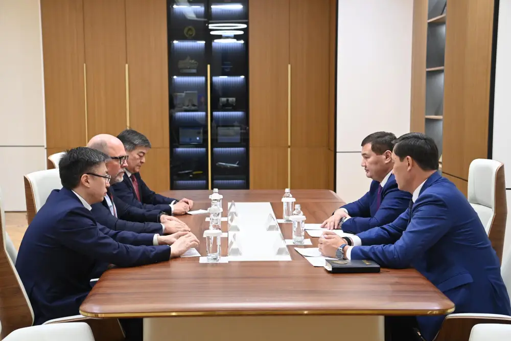 Аким области Нурлыбек Налибаев обсудил с вице-президентом Reinke Manufacturing привлечение инвестиций в регион Астане