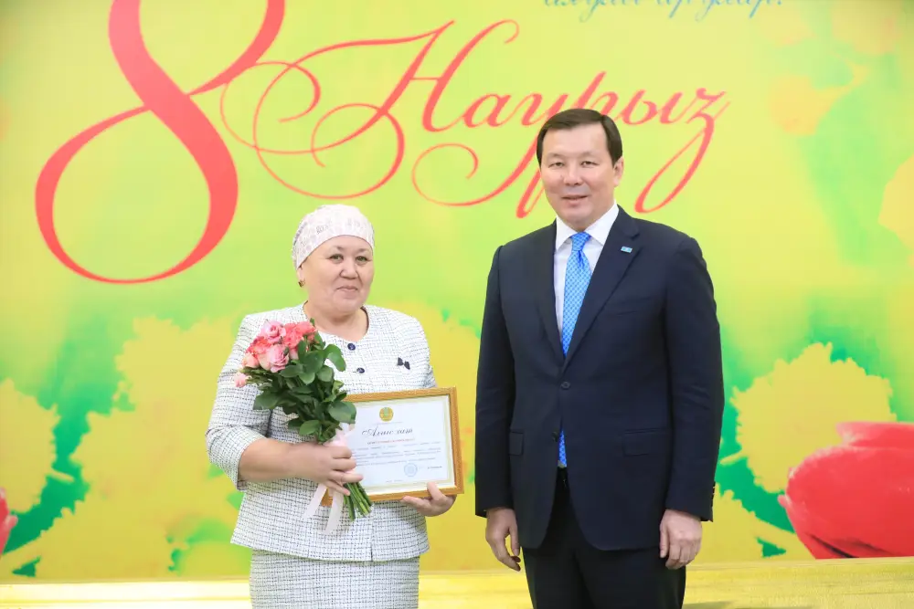 Накануне весеннего праздника актюбинские женщины были удостоены государственных наград (8)