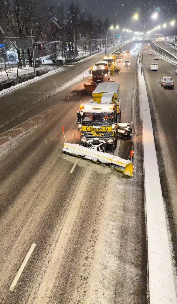 Горожане Алматы призваны соблюдать осторожность на дорогах после выпавшего снега Астане
