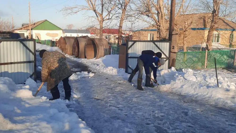 Жители Карагандинской области призваны к активной уборке снега во дворах Астане