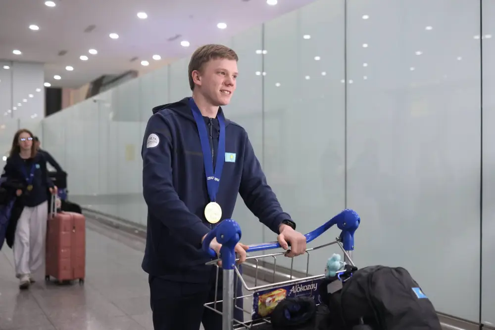 Казахстанская юниорская сборная по конькобежному спорту во главе с Кристиной Шумековой и Вадимом Чебардаковым вернулась домой (3)