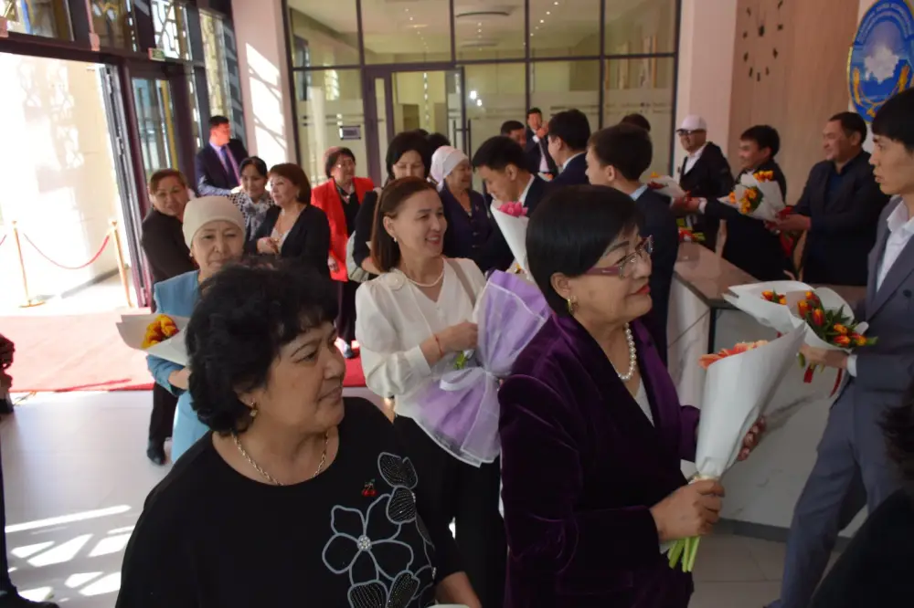 В ТУРКЕСТАНЕ ПРОШЕЛ ПРАЗДНИЧНЫЙ ВЕЧЕР "ӘЛЕМНІҢ ЖАРЫҒЫ - АНА" (7)