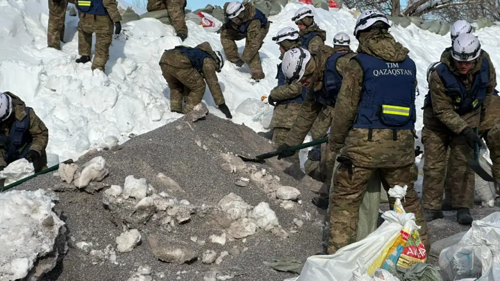 Учения спасателей по предотвращению паводков в Карагандинской области Астане