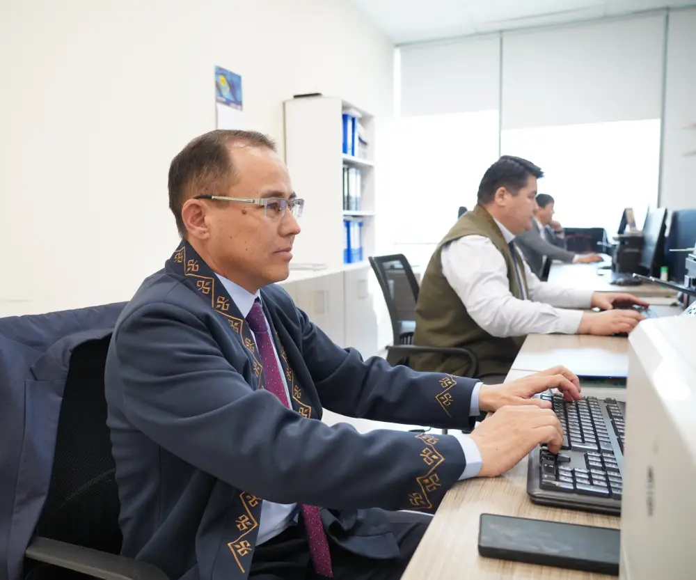 ГОСУДАРСТВЕННЫЕ СЛУЖАЩИЕ ТУРКЕСТАНСКОЙ ОБЛАСТИ ПРИШЛИ НА РАБОТУ В НАЦИОНАЛЬНОЙ ОДЕЖДЕ И ПОДДЕРЖАЛИ ДЕКАДУ “НАУРЫЗНАМА” (10)