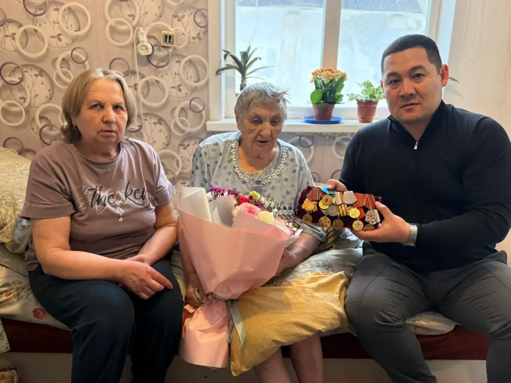 103-летняя Анна Дегтярева проголосовала на референдуме в Астане Астане