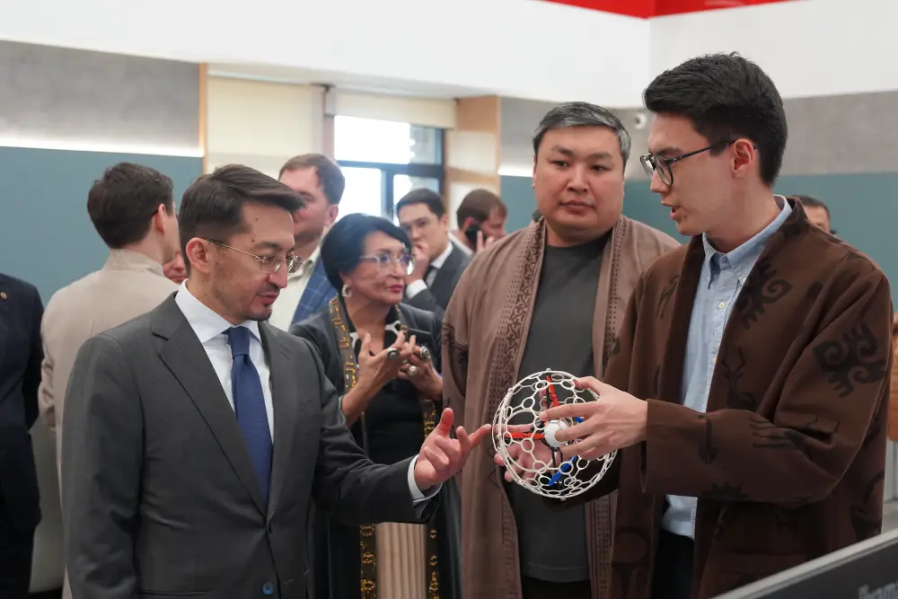 От Apple Store в госуслугах до кранейшего AI Хаба, как развиваются технологии в Алматы (3)