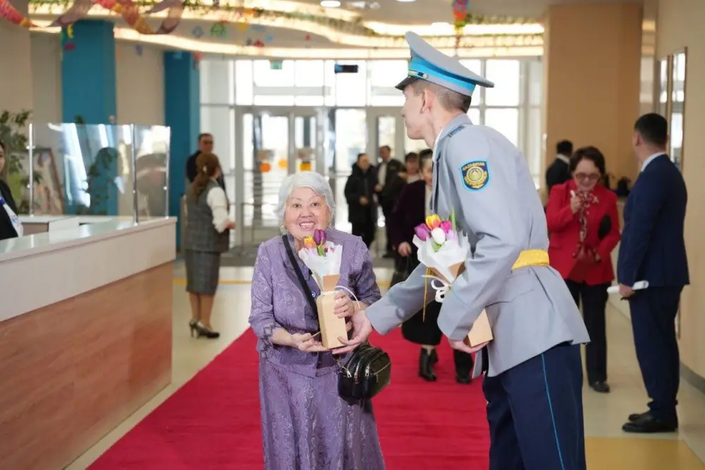 Алматы отпраздновал ветеранов педагогики на концерте Астане