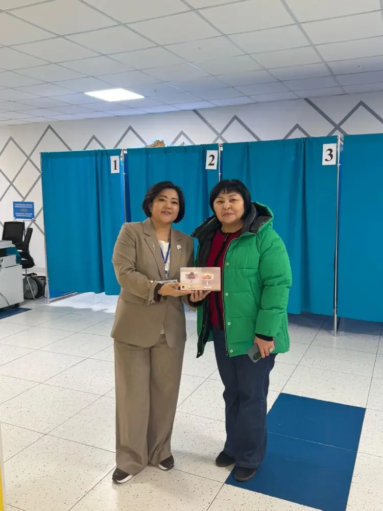 Поощрение гражданской активности: подарки для первых голосующих на референдуме в Астане Астане