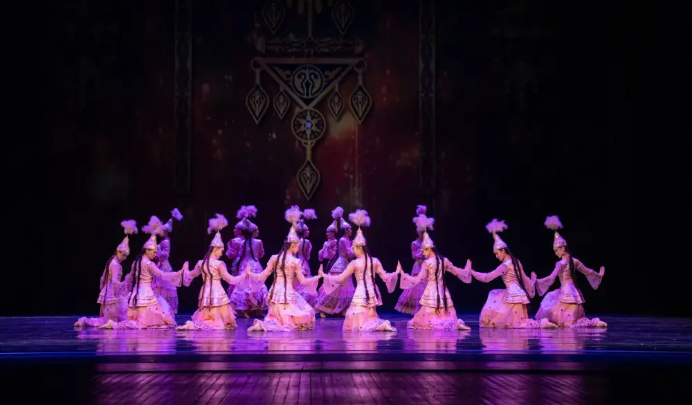 Танцы степи: казахстанские артисты зажгли звезды Наурыза в Бухаресте Астане