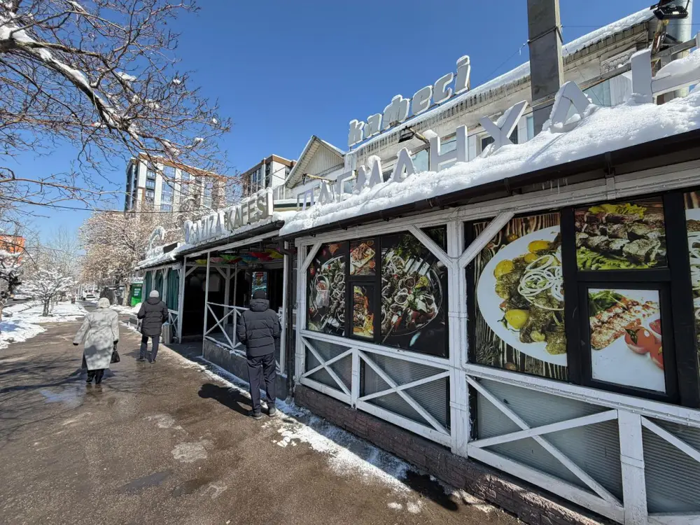 В Алматы сносятся незаконные объекты общественного питания в рамках соблюдения градостроительных норм Астане