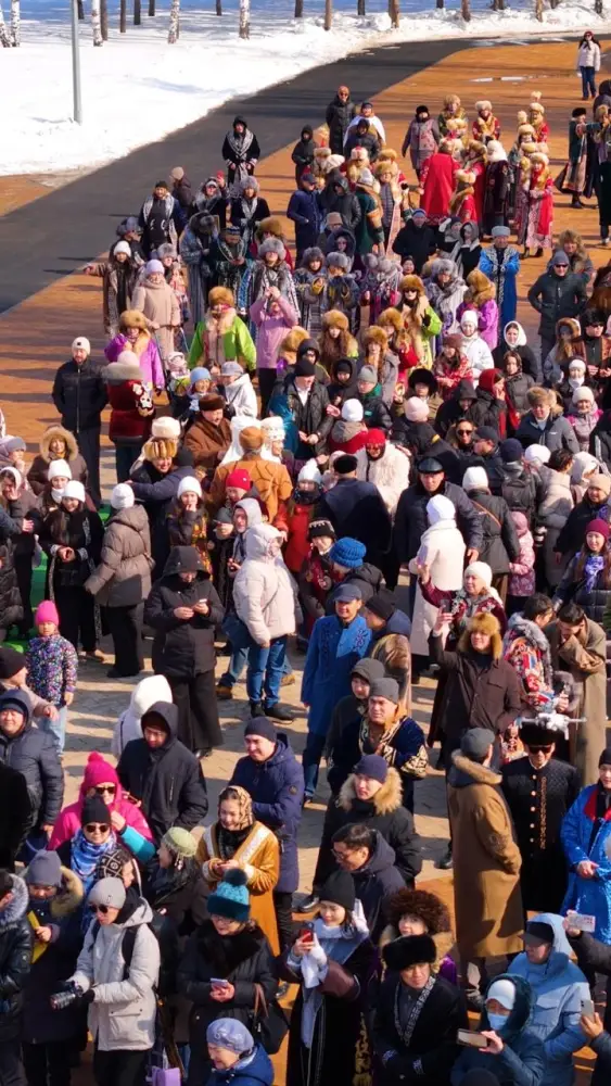 Международное празднование Наурыза: более тысячи человек участвуют в обряде Көрісу в столичном парке Астане