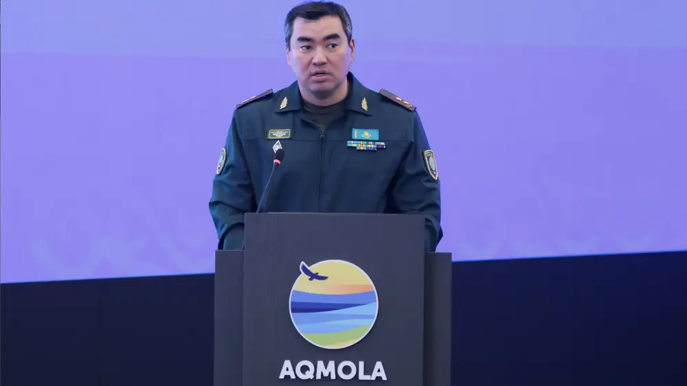 Готовность к паводкам: Олжас Бектенов провел заседание Республиканского оперативного штаба по ликвидации ЧС (3)