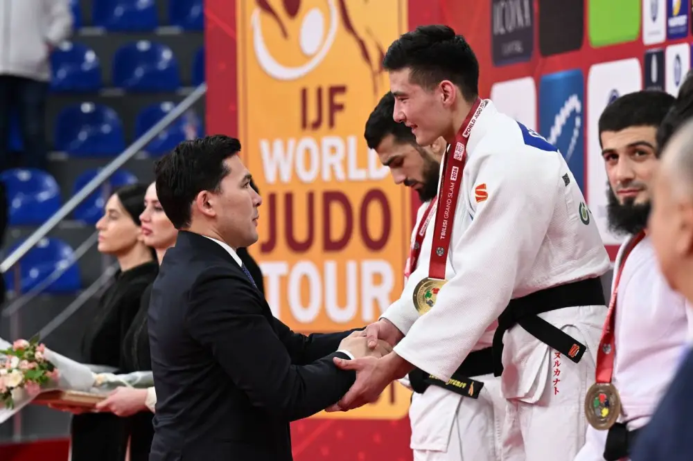 Золотая нить успеха: казахстанский дзюдоист Нурканат Серикбаев поднимает планку перед Азиатскими играми Астане