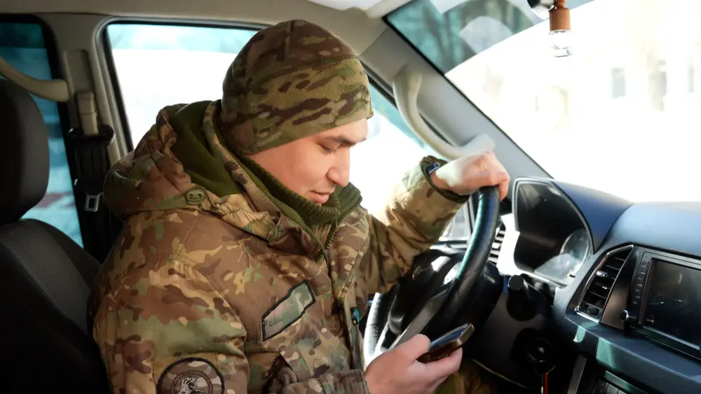 Солдаты Казахстана поздравили матерей с 8 Марта Астане