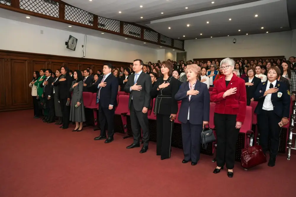 Ерлан Сарсембаев отметил вклад женщин в юстицию на праздновании Международного женского дня Астане