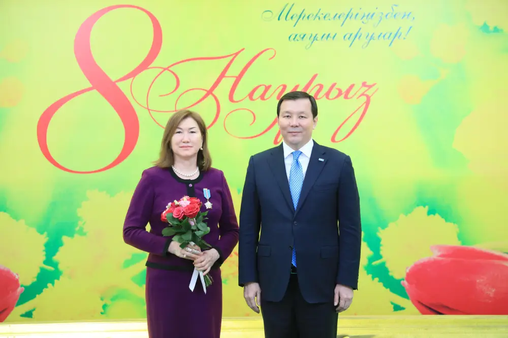 Накануне весеннего праздника актюбинские женщины были удостоены государственных наград (2)