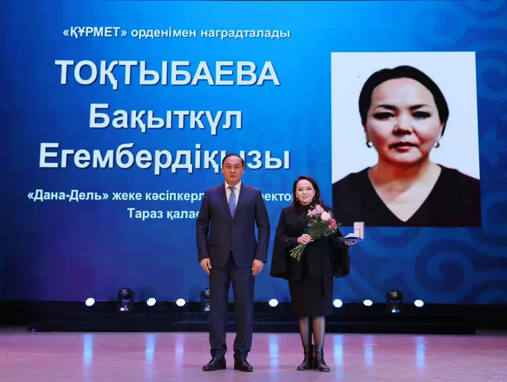 Ербол Карашукеев поздравил жительниц Жамбылской области с 8 Марта Астане