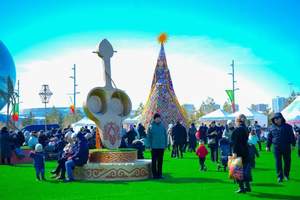 Арт-инсталляция в Астане объединяет сотни людей через творчество и традиции Астане