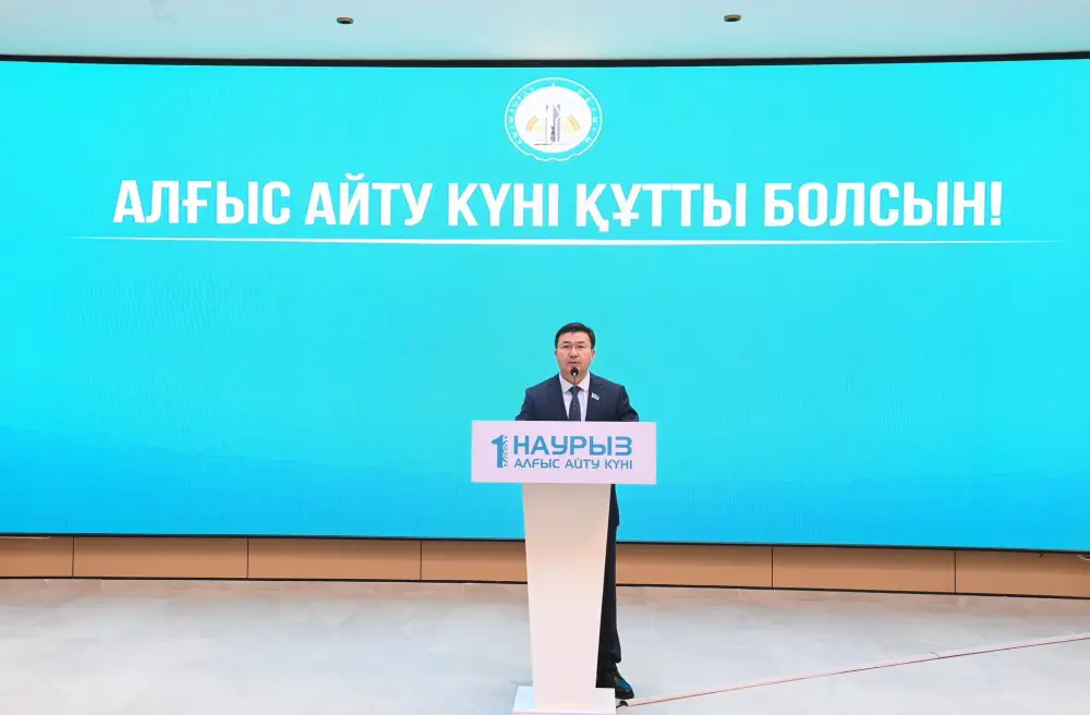 Аким области Нурлыбек Налибаев отметил вклад работников ключевых сфер на мероприятии, посвященном Дню благодарности и важности референдума по новой Конституции. Астане