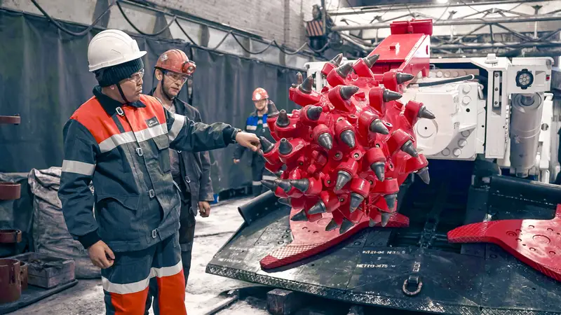 В Карагандинской области на шахтах угольного департамента Qarmet обновят проходческие комбайны (3)