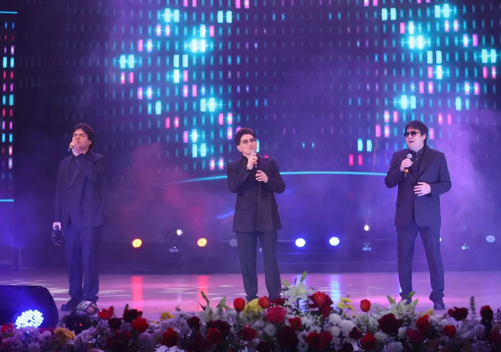 Ербол Карашукеев поздравил жительниц Жамбылской области с 8 Марта (10)