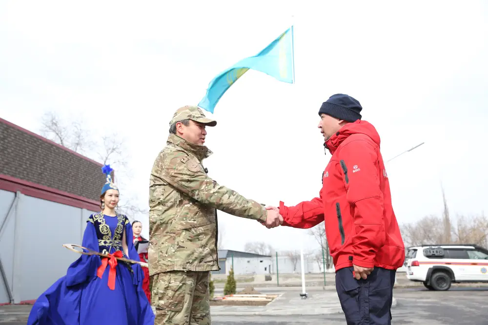 В Алматы сотрудникам МЧС вручили ключи от новых меблированных апартаментов Астане