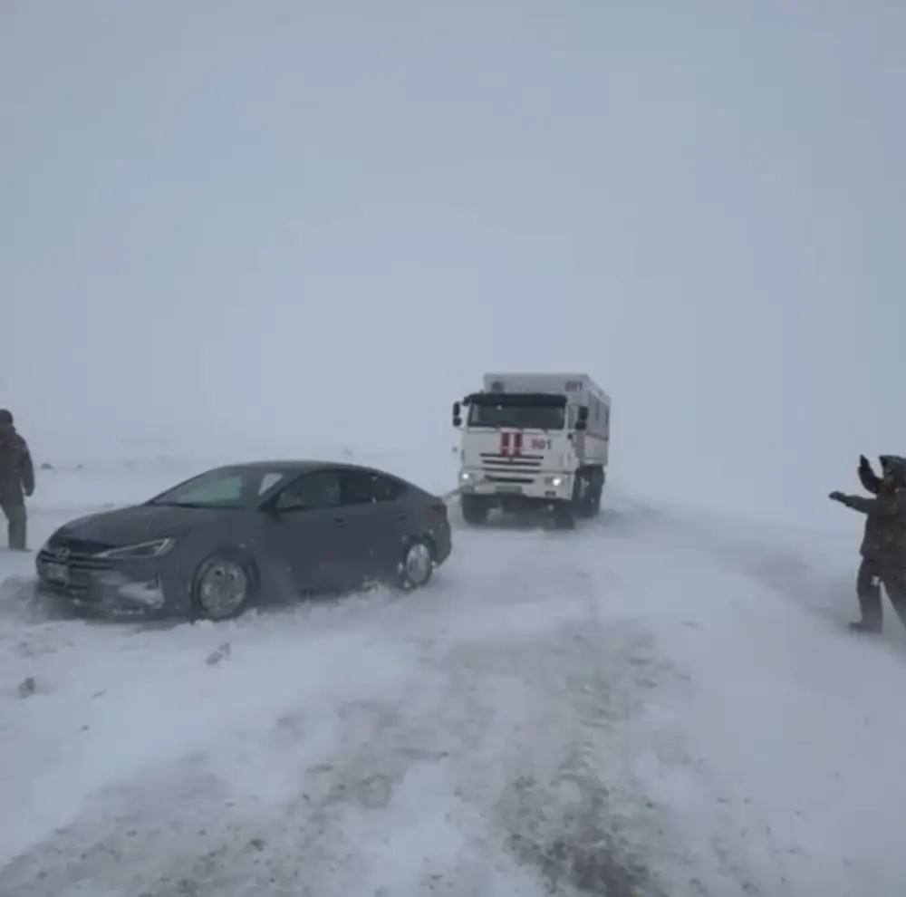 Зимний ад: 78 спасённых из снежных ловушек! Астане
