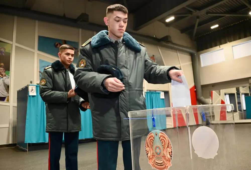 Военнослужащие Вооруженных сил в числе первых проголосовали на республиканском референдуме (4)