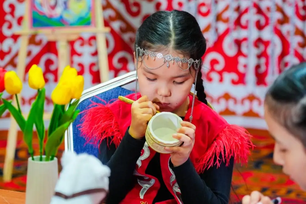 В Астане для детей развернули творческую зону на Наурыз (8)