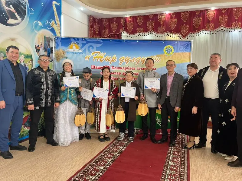 В Балхаше развивают традиции айтыса среди школьников (2)