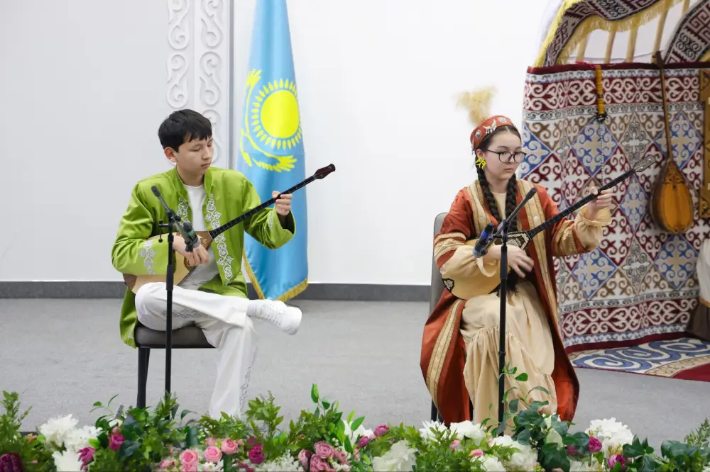 В Министерстве промышленности и строительства отметили Наурыз: Ерсайын Нагаспаев поздравил коллектив (7)