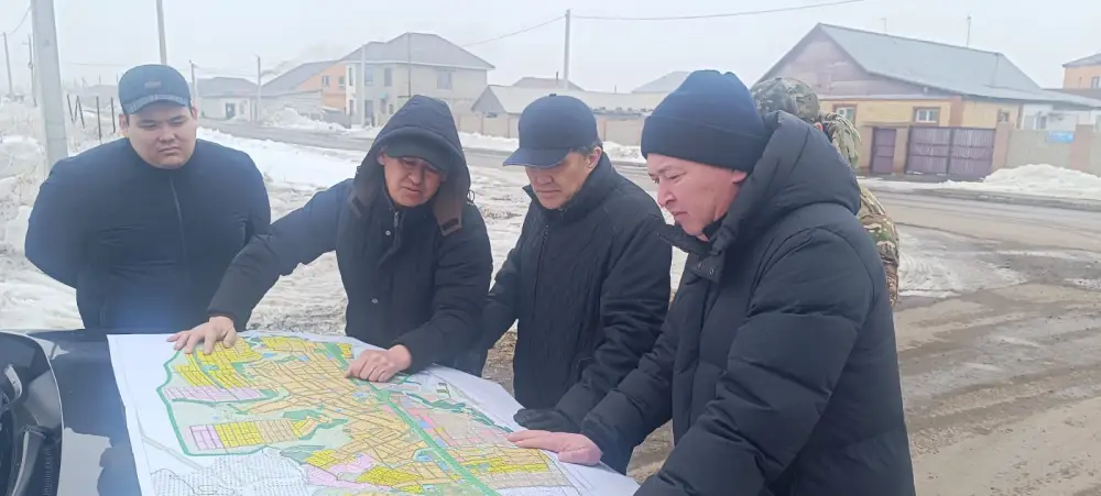 В Акмолинской области усилены противопаводковые меры: вывоз снега ведётся круглосуточно (8)