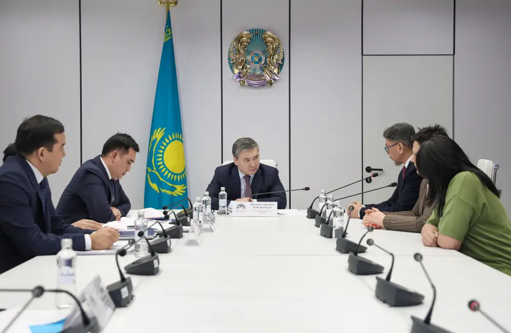 Министр Ерсайын Нагаспаев провёл приём граждан по вопросам долевого строительства и строительных норм Астане