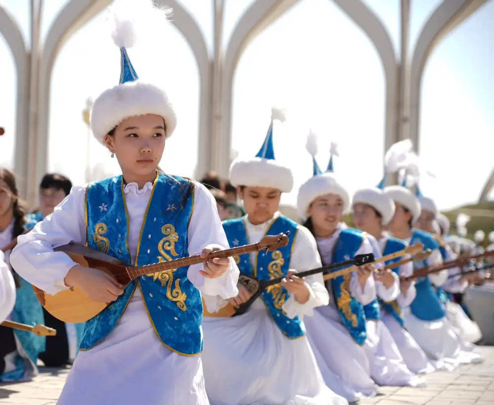 Kazakhstan's Nationwide Initiative Unites Half a Million Children in Traditional Kuy Performance Астане