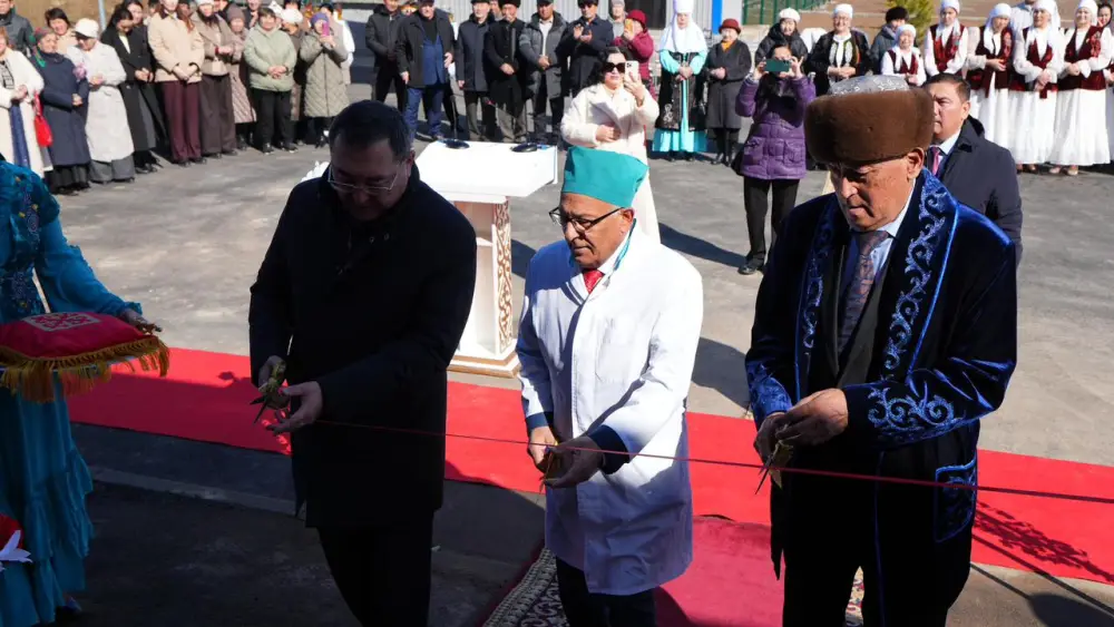 В Алматинской области открыты две амбулатории и вручены ключи от 132 квартир, что улучшит доступ к медицинским услугам и жилью для местных жителей. Астане