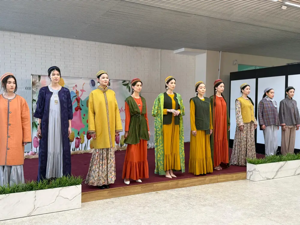 В Алматы прошли модные показы ко Дню национальной одежды (3)