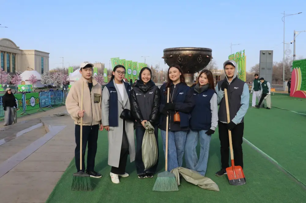 Тазару күні: в Актобе молодежь привела в порядок парки (2)