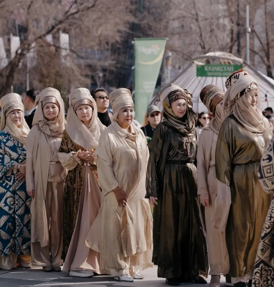 модный показ в Алматы бабушки казахские национальные мотивы Астане