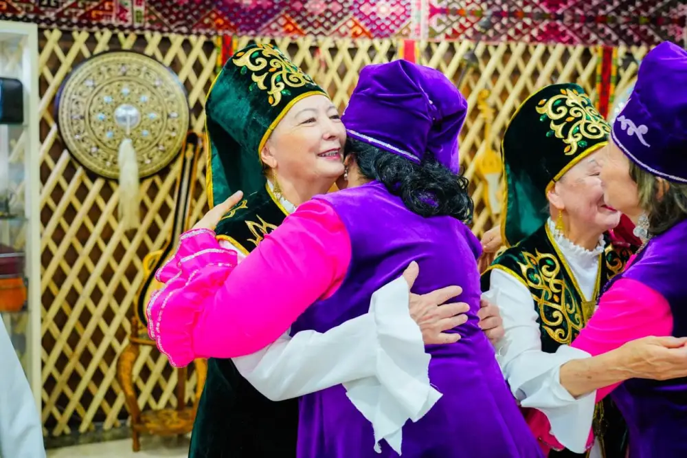 В столичном Доме дружбы отметили праздник весны с песнями и танцами Астане