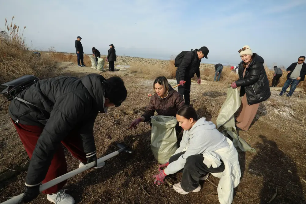 В Мангистауской области в рамках экологической акции «Тазару күні» прошёл масштабный субботник (7)