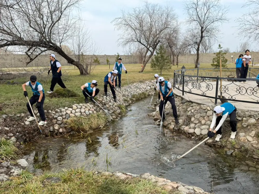 Юные казахстанцы принимают участие в республиканской акции «Мөлдір бұлақ» (7)