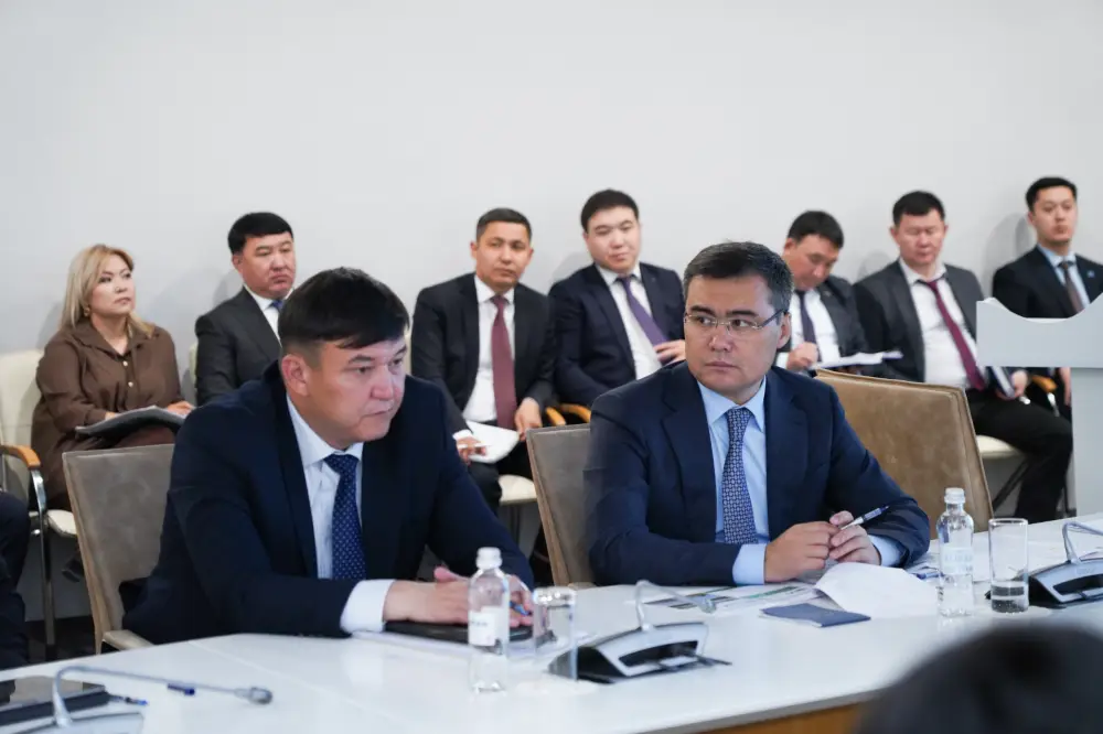 Борьба с саранчой в Туркестанской области более 2000 человек Астане