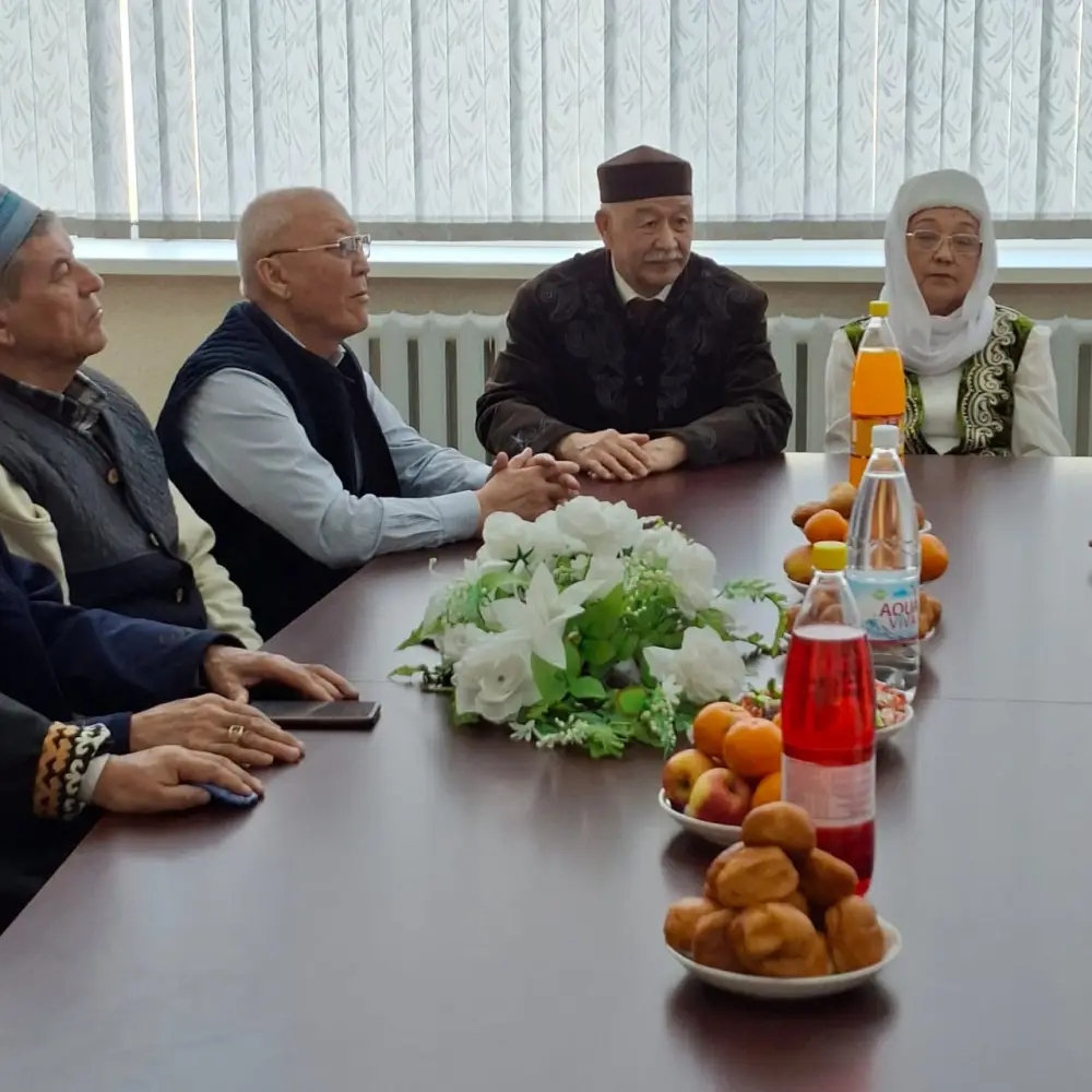 День Шанырака: столичные пенсионеры рассказали студентам о национальных традициях и дали свое благословение (6)