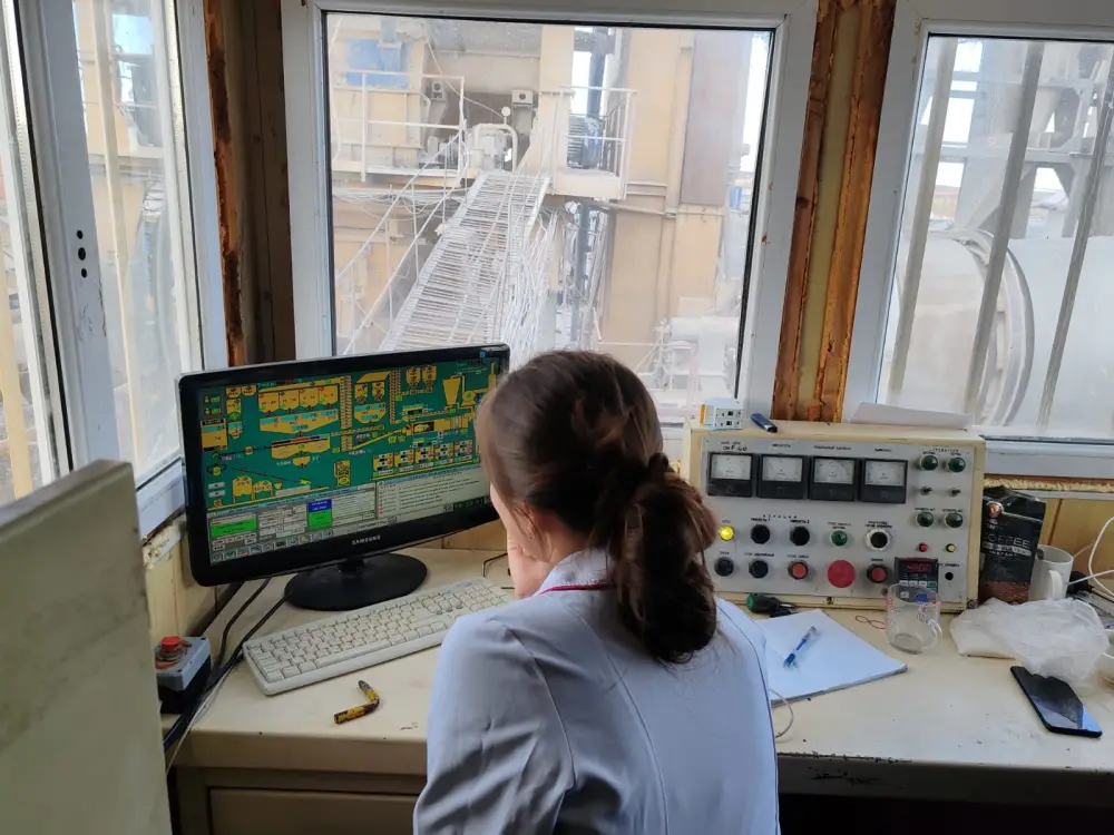 Аягоз: школьница создала эко-асфальт из пластика Астане