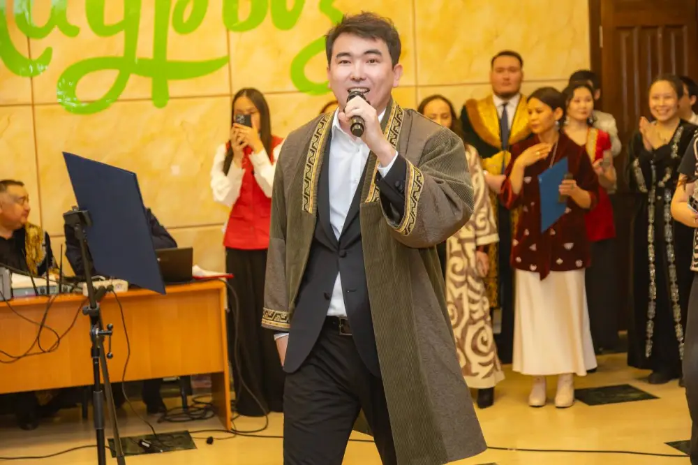 Министр торговли перерезал путы ребёнку на празднике Наурыз (4)