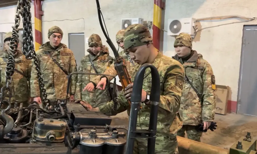 Около 200 курсантов Военного института Сухопутных войск завершили войсковую стажировку в гарнизонах страны (6)