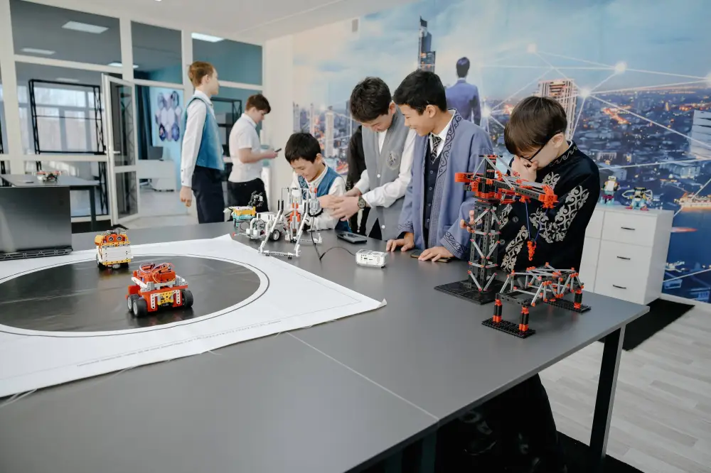 Новые возможности для талантов: открытие 11 IT-центров в Аккайынском районе Астане