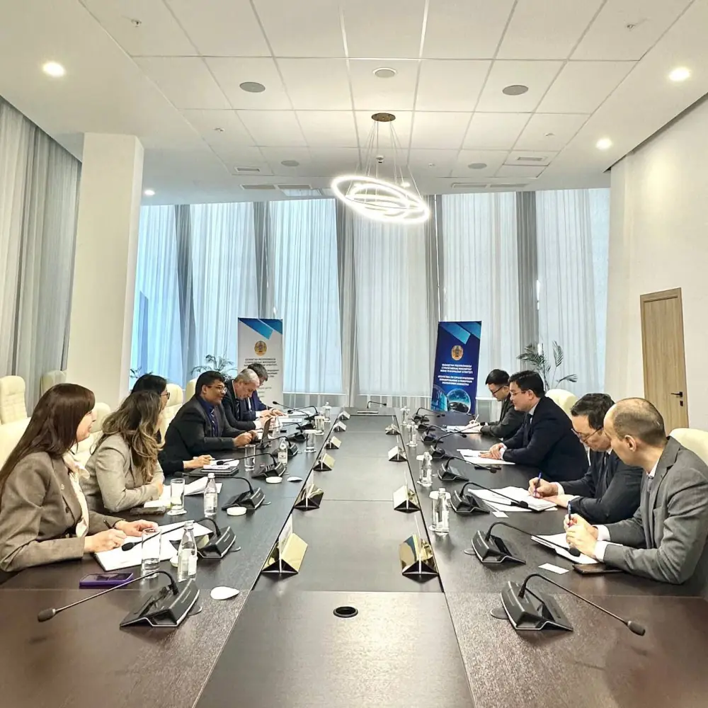 Глава АСПиР Асет Иргалиев провел встречу со Всемирным банком по стратегическому развитию транспортного сектора Казахстана Астане