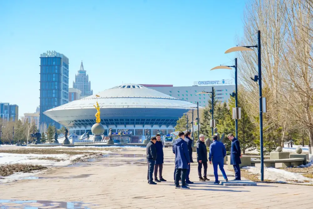 Саночистка в Астане продолжается после зимы Астане