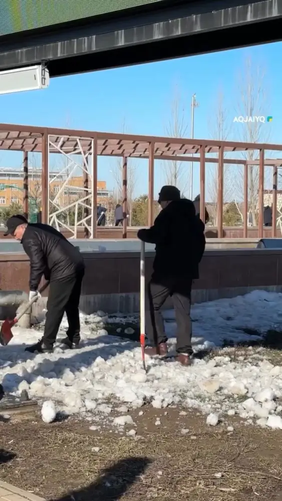 Сегодня жители Уральска вышли на первый в этом году общегородской субботник (3)